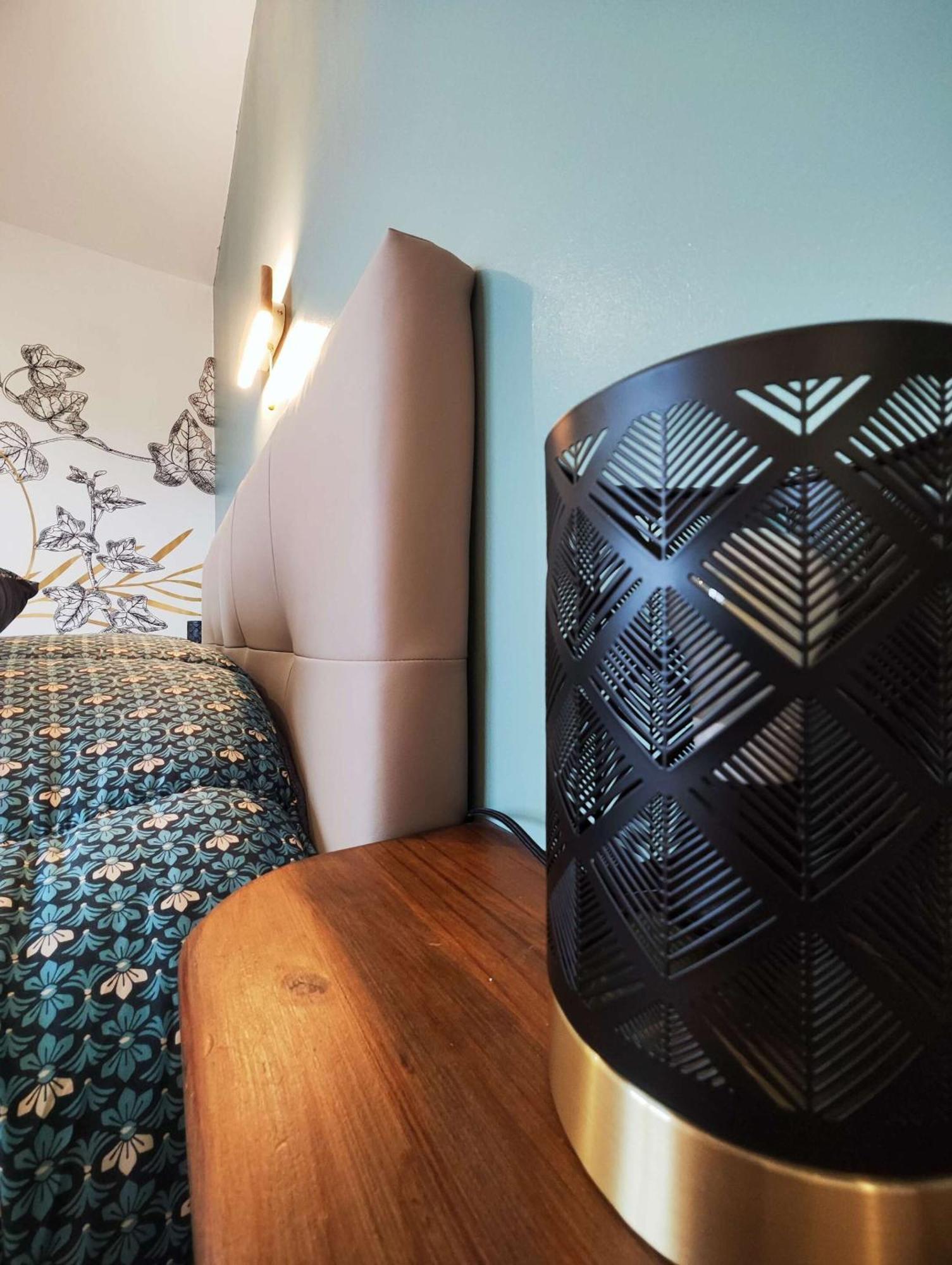 Gites Les Volets Rouges D'Allonnes Allonnes  Room photo