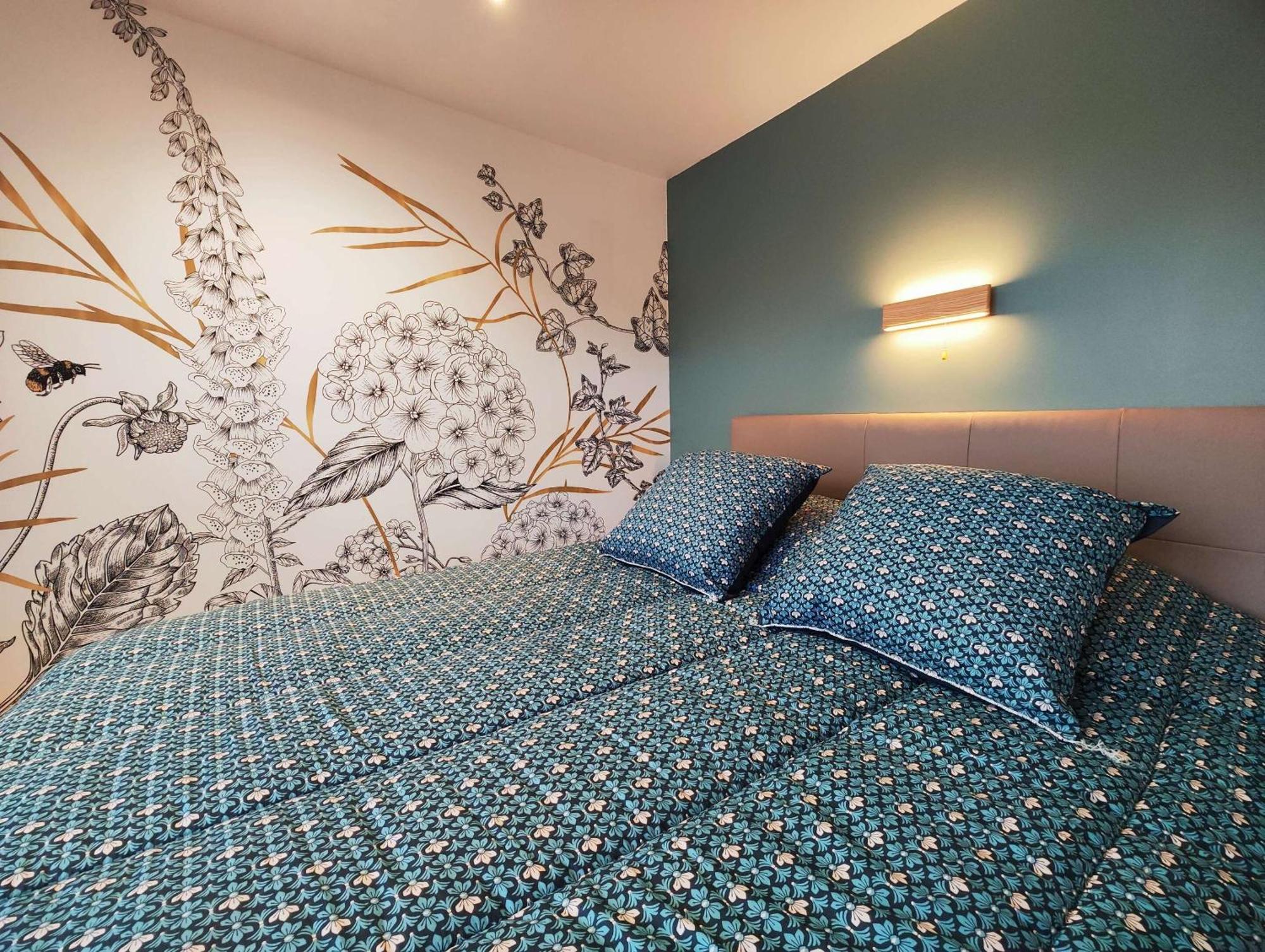Gites Les Volets Rouges D'Allonnes Allonnes  Room photo